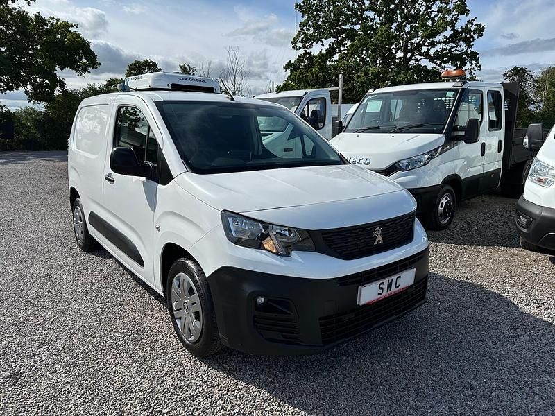 White Used 2020 Peugeot Partner MPV | £9,995 (Expensive) - Image 1/4