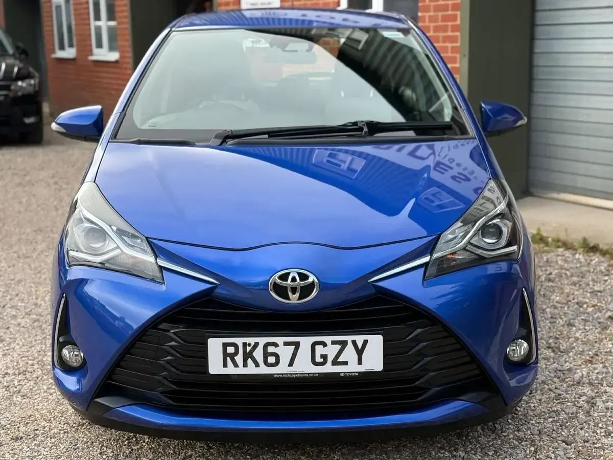Used Toyota Yaris 111 HP (81 kW) 2017 Blue Hatchback