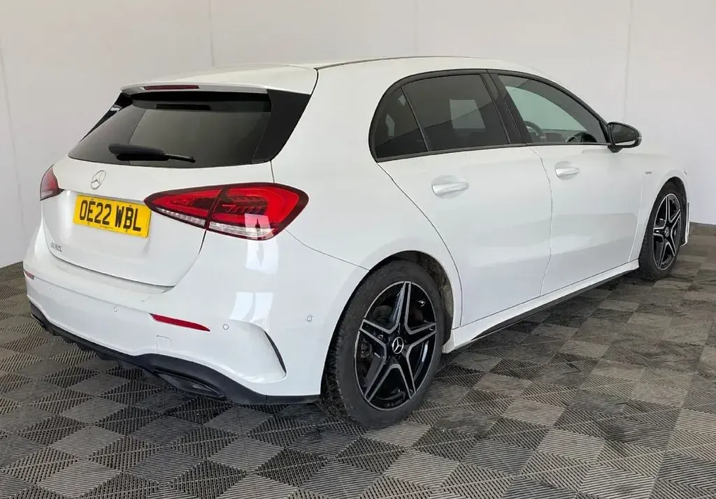 Used Mercedes A180 Executive 136 HP (100 kW) 2022 White Hatchback