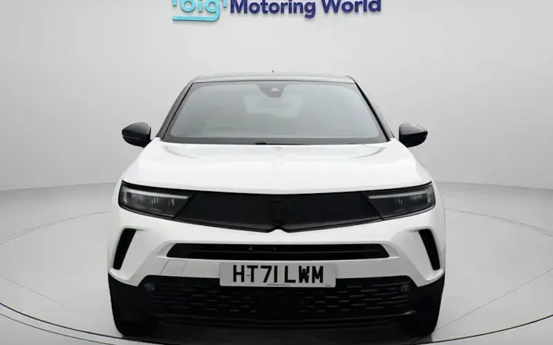 Used Vauxhall Mokka SRi 131 HP (96 kW) 2022 White SUV