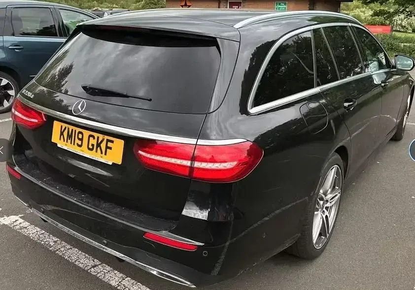 Usado Mercedes E220 AMG line 194 CV (142 kW) 2019 Negro Familiar
