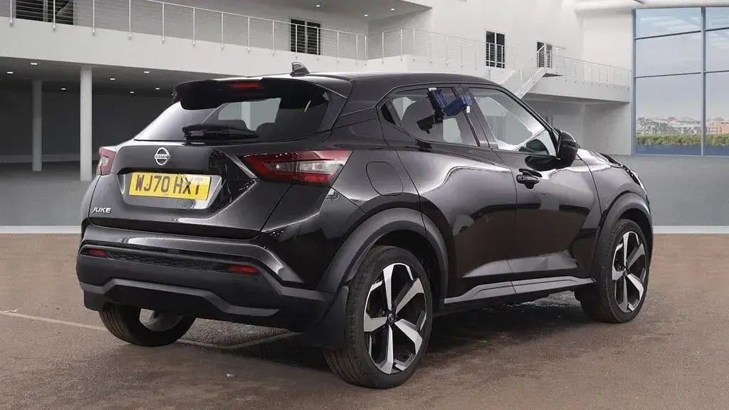Begagnad Nissan Juke S 2020 Svart SUV