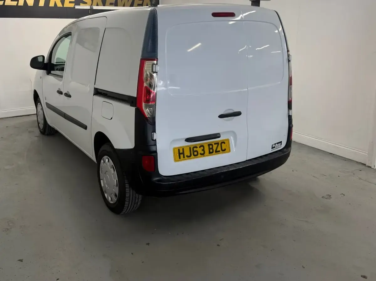 Usado Renault Kangoo 44 kW (60 CV) 2013 Blanco Monovolumen