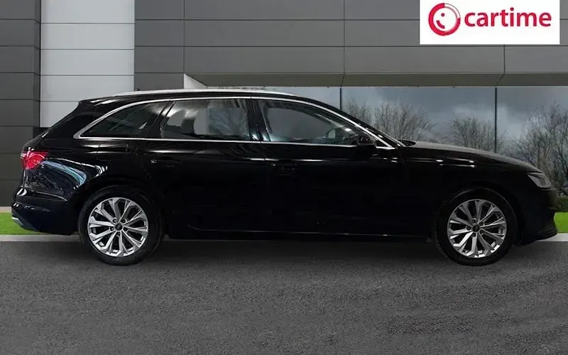 Used Audi A4 Comfort 150 HP (110 kW) 2023 Black Estate