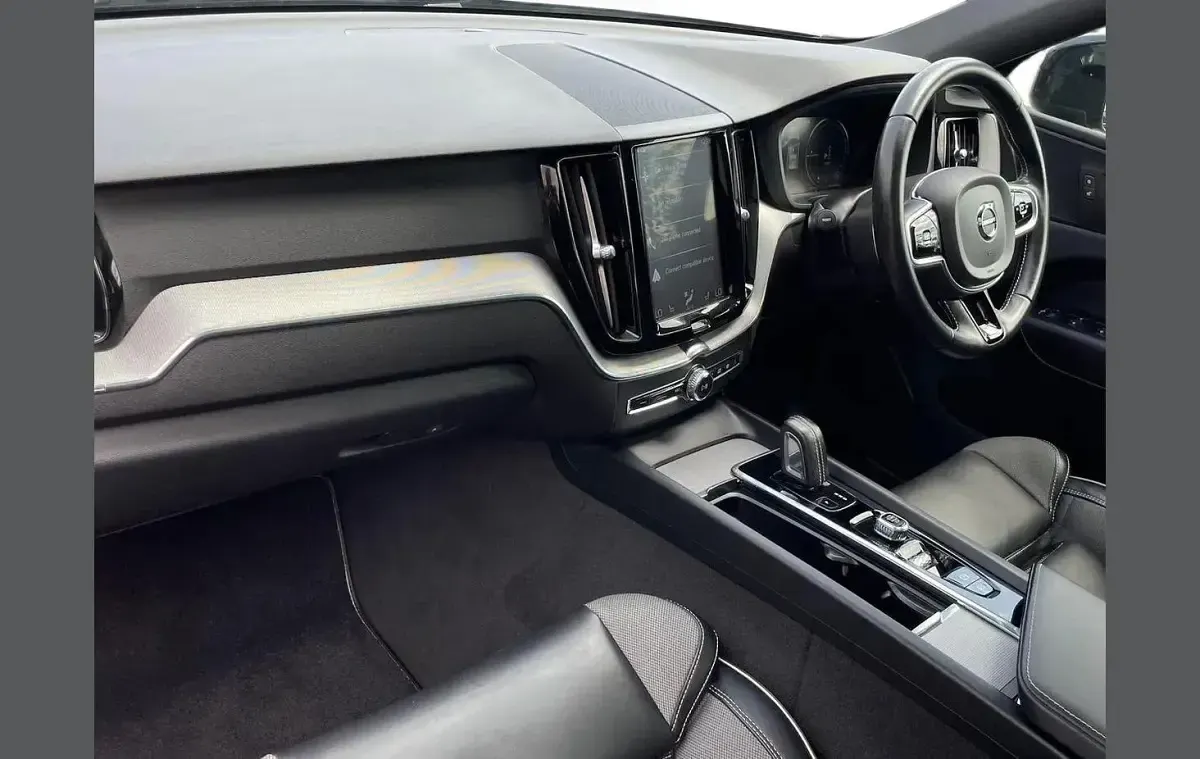 Used Volvo XC60 R-Design 385 HP (283 kW) 2020 Grey SUV