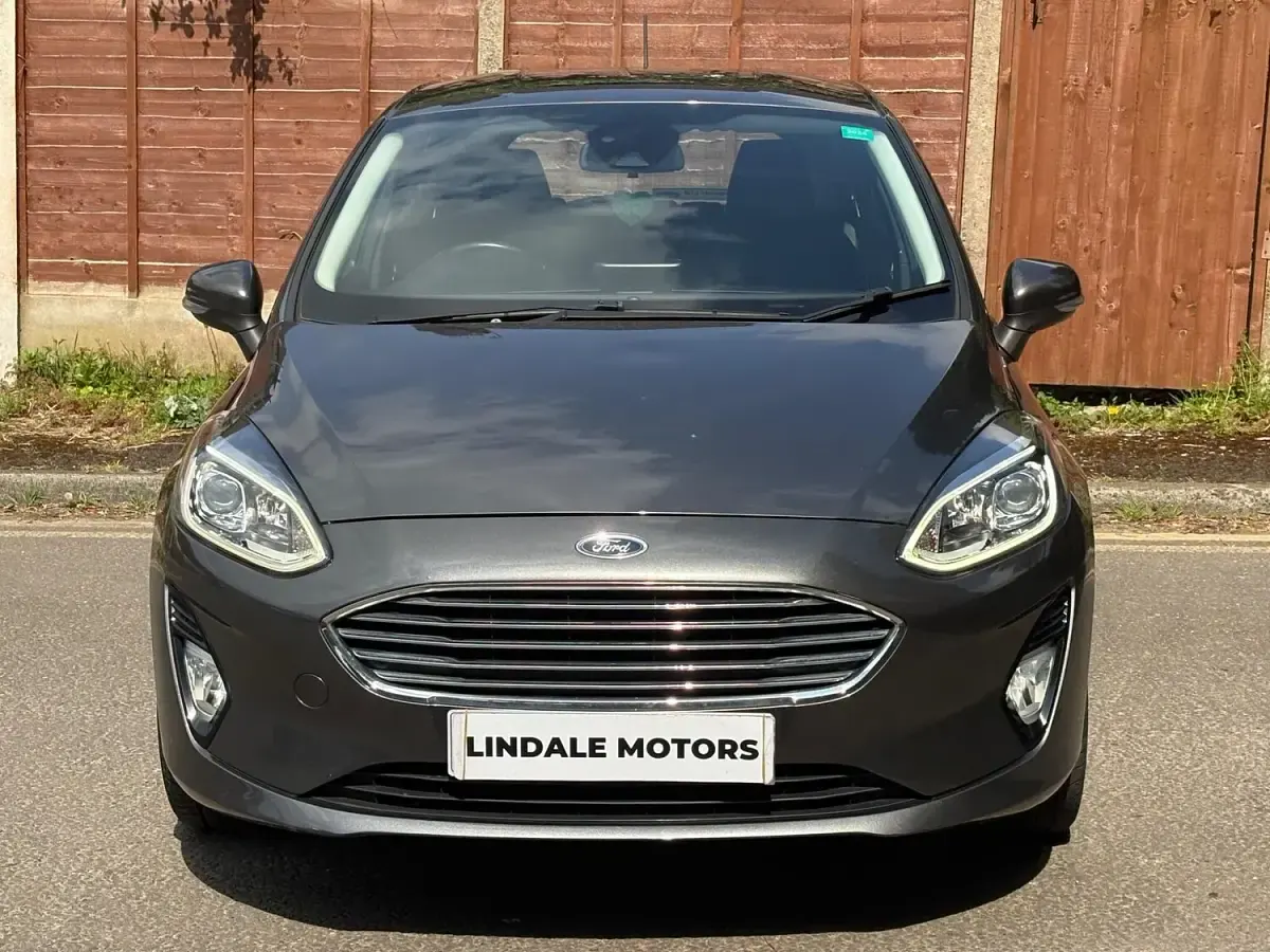 Used Ford Fiesta Zetec 100 HP (73 kW) 2017 Grey Hatchback