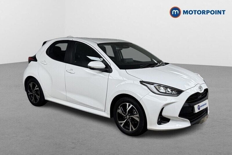 White Used 2024 Toyota Yaris Hybrid Design Hatchback | £17,199 (Good price) - Image 1/4