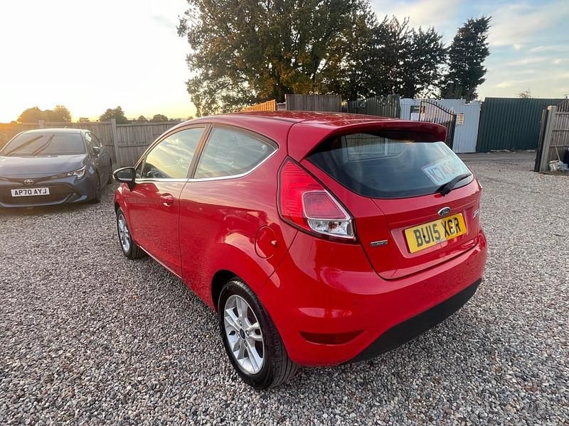 Used Ford Fiesta Zetec 2015 Red Hatchback