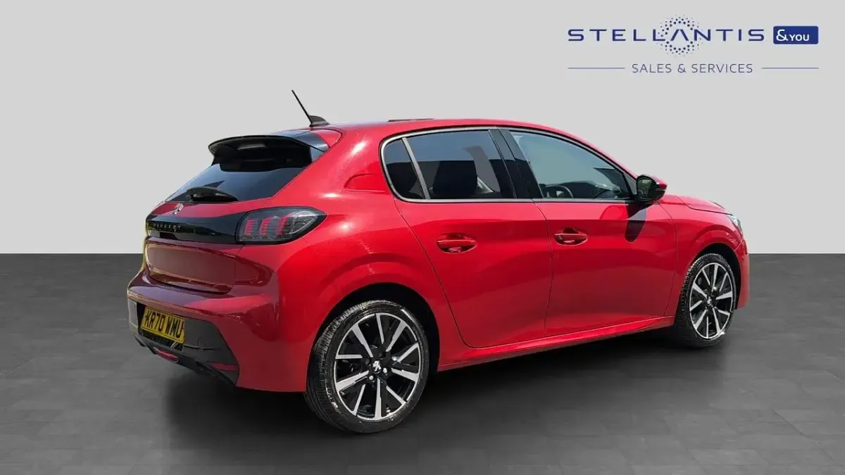 Used Peugeot 208 Allure 99 HP (72 kW) 2020 Red Hatchback