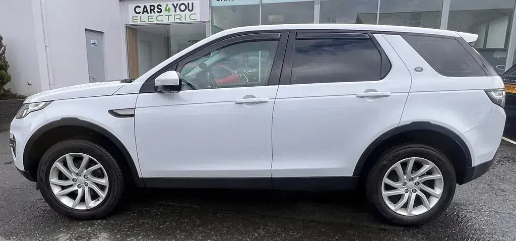 Used Land Rover Discovery 5 SE 180 HP (132 kW) 2017 White SUV