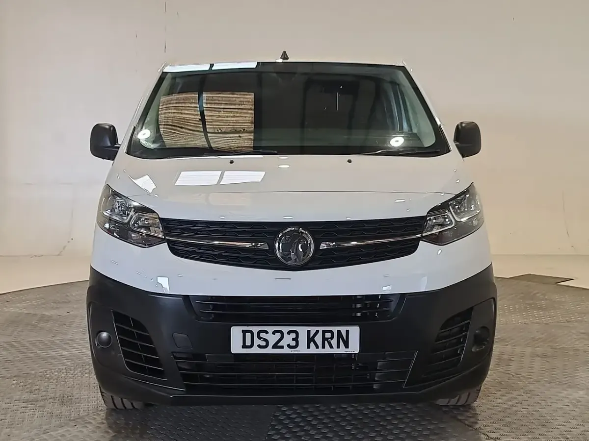 Used Vauxhall Vivaro 100 HP (73 kW) 2023 White MPV