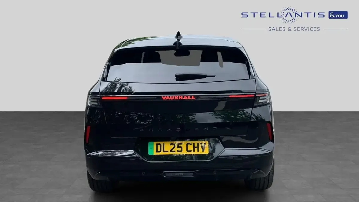 Second-hand Vauxhall Grandland 154 kW (210 CP) 2025 Negru SUV