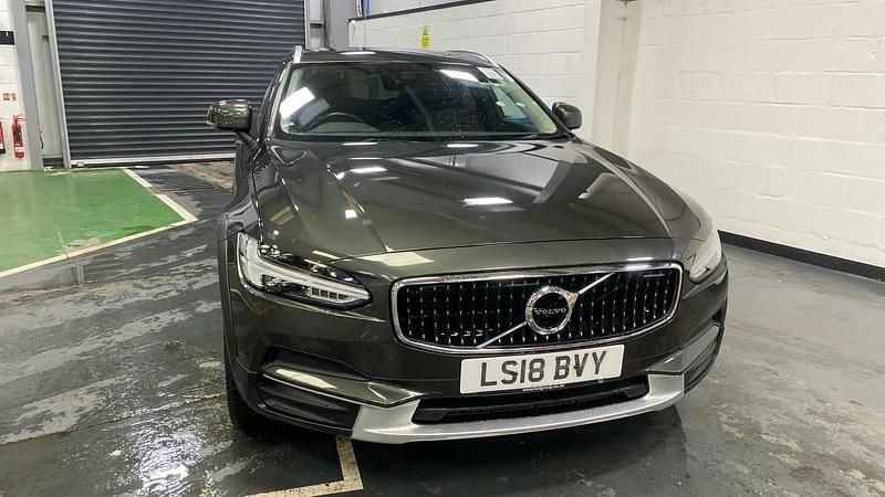 Used Volvo V90 CC Pro 190 HP (139 kW) 2018 Grey Estate