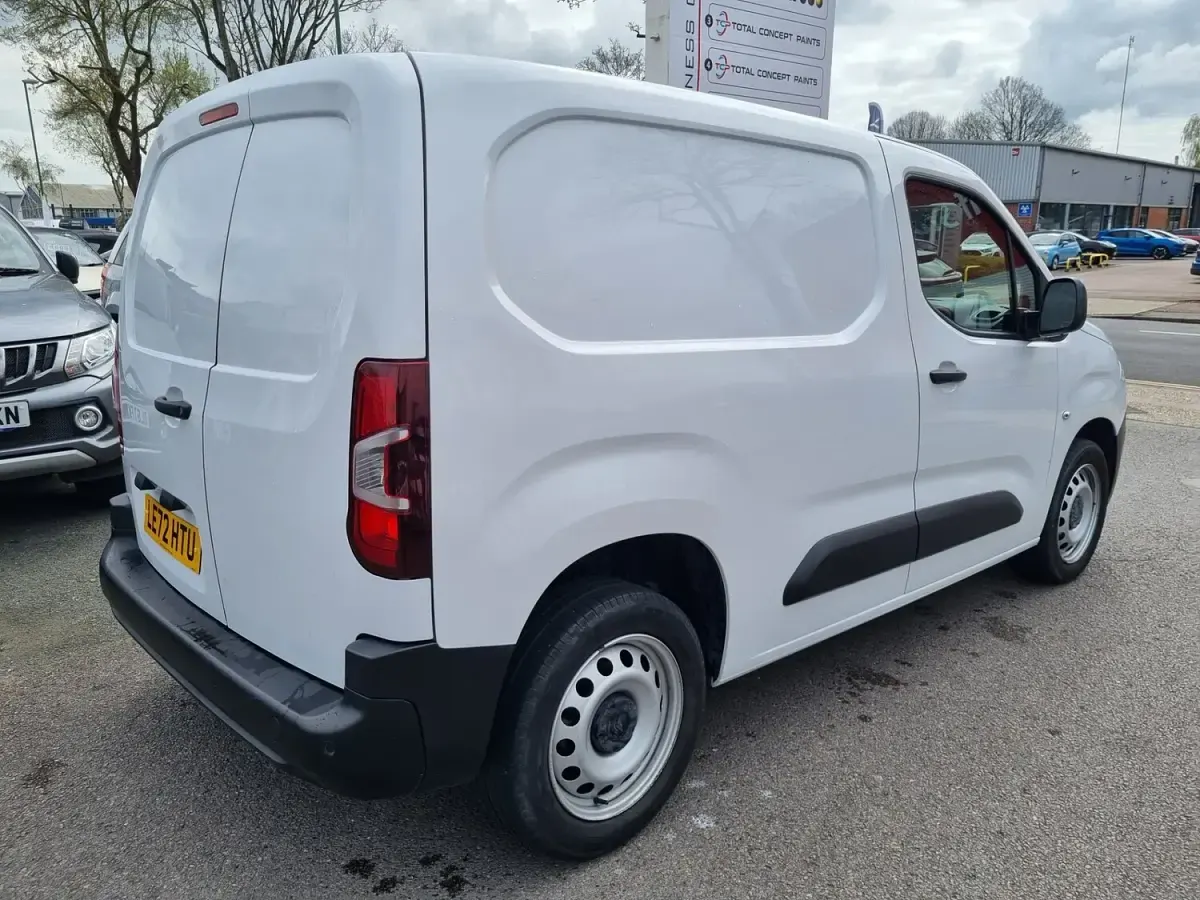 Used Citroën Berlingo 100 HP (73 kW) 2023 White MPV