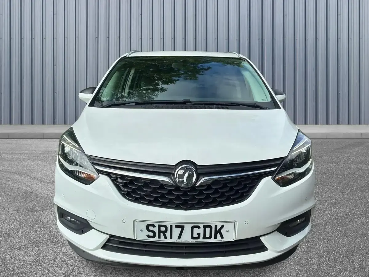 Used Vauxhall Zafira Tourer SRi 2017 White MPV