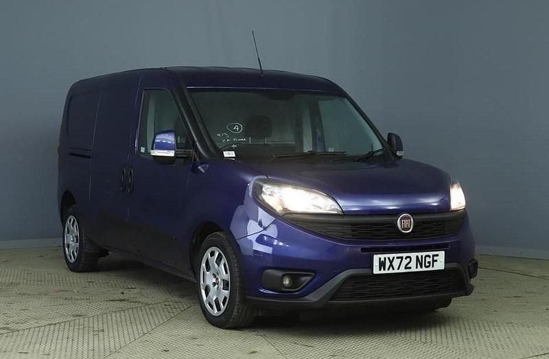 Used Fiat Doblò 105 HP (77 kW) 2023 Blue MPV