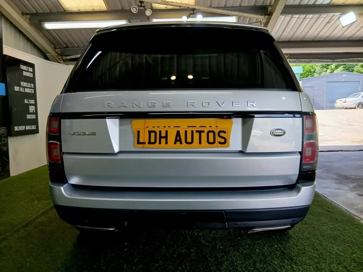 Used Land Rover Range Rover Vogue 306 HP (225 kW) 2018 Silver SUV