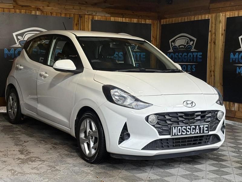 Used Hyundai i10 SE 84 HP (61 kW) 2021 White Hatchback