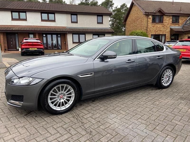 Second-hand Jaguar XF Prestige 180 CP (132 kW) 2016 Gri Berlinǎ