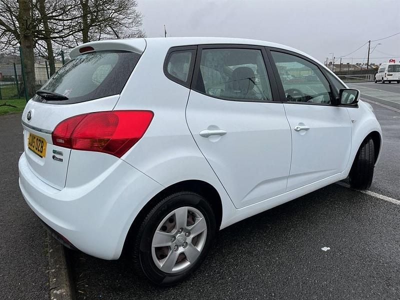 Used Kia Venga 89 HP (65 kW) 2015 White Hatchback
