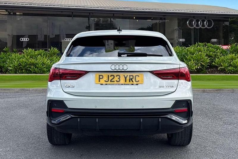 Second-hand Audi Q3 Black Edition 150 CP (110 kW) 2023 Argintiu SUV