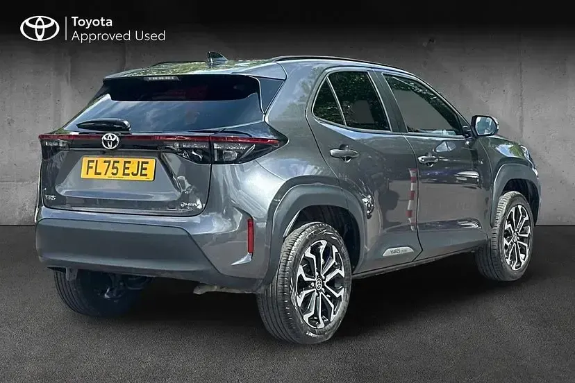 Used Toyota Yaris Cross Design 114 HP (83 kW) 2025 Grey SUV