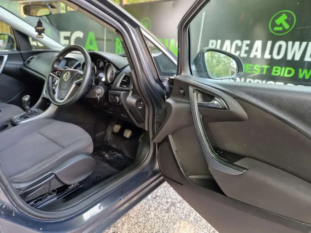 Used Vauxhall Astra 115 HP (84 kW) 2015 Grey Hatchback