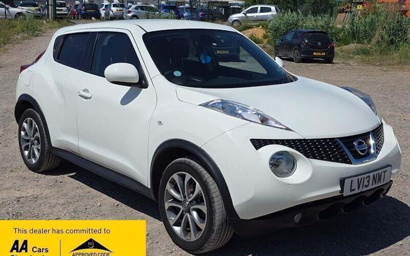 White Used 2013 Nissan Juke Tekna SUV | £6,480 (Fair price) - Image 1/4