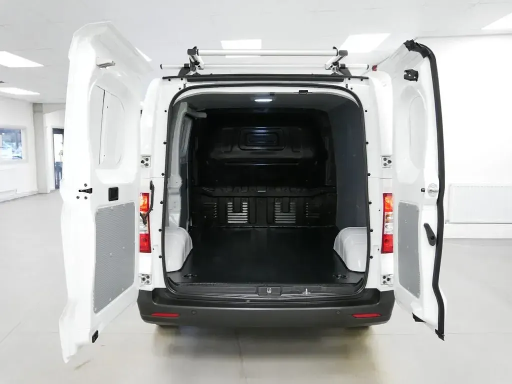 Used Maxus eDeliver 3 89 kW (122 HP) 2024 White Van