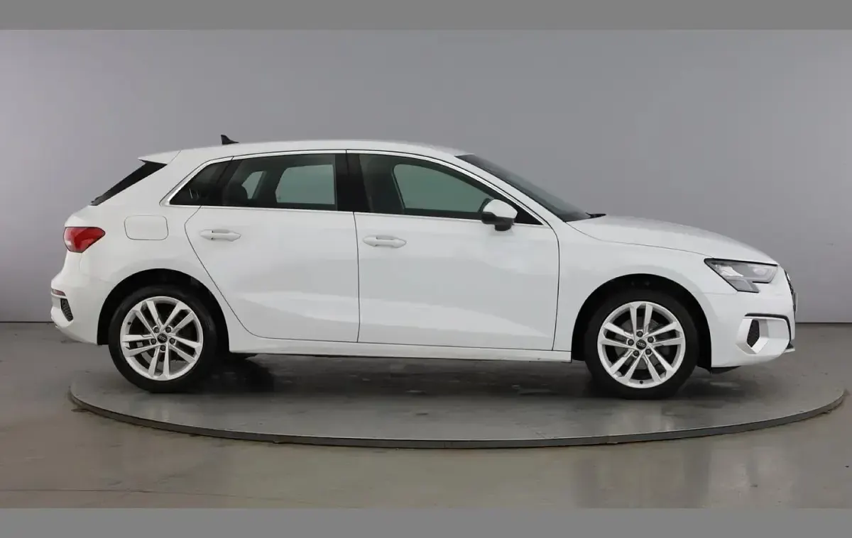 Używany Audi A3 Sport 110 KM (80 kW) 2024 Biały Hatchback