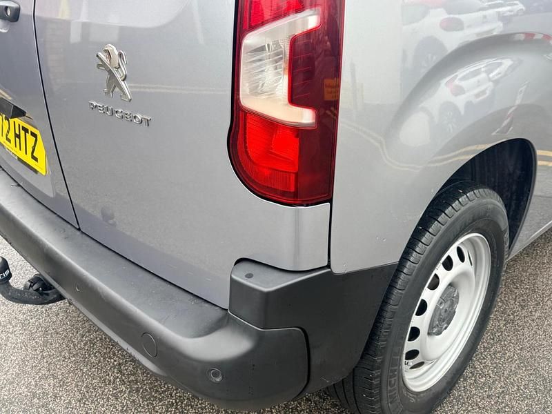 Used Peugeot Partner Premium 100 HP (73 kW) 2022 Grey MPV