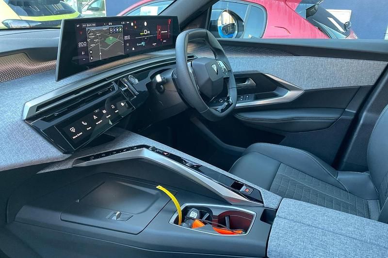 White Used 2025 Peugeot e-3008 GT SUV | £25,995 (Fair price) - Image 1/4