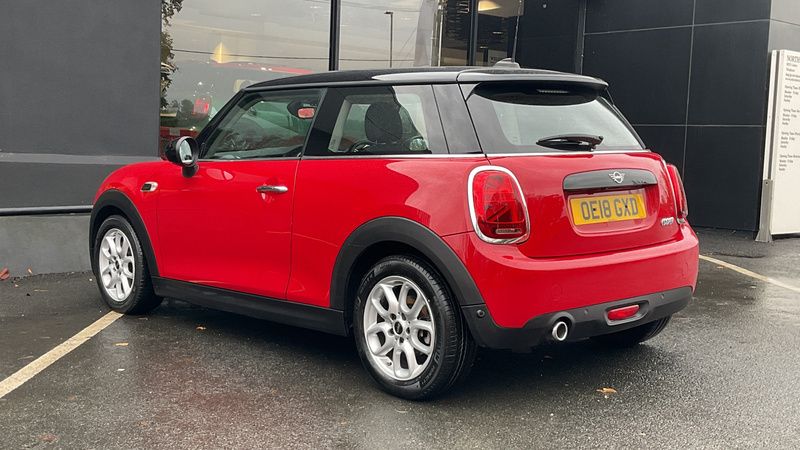 Used Mini Cooper Hatch 134 HP (98 kW) 2018 Red Hatchback