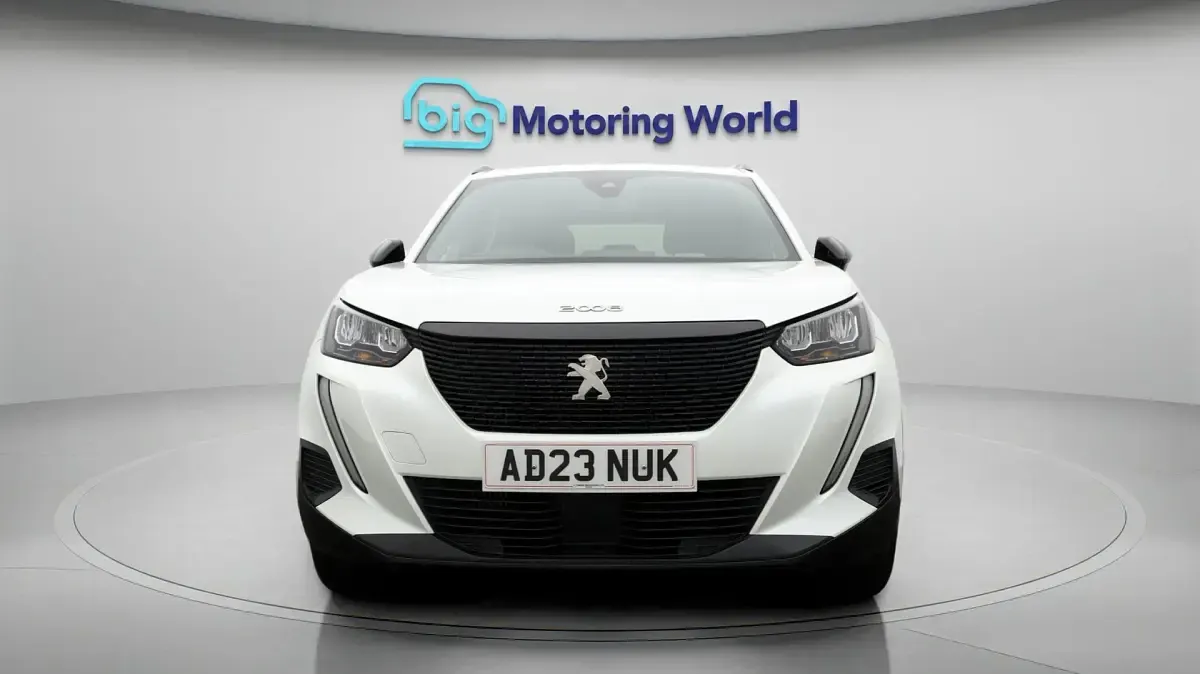 Used Peugeot 2008 Active+ 100 HP (73 kW) 2023 White SUV