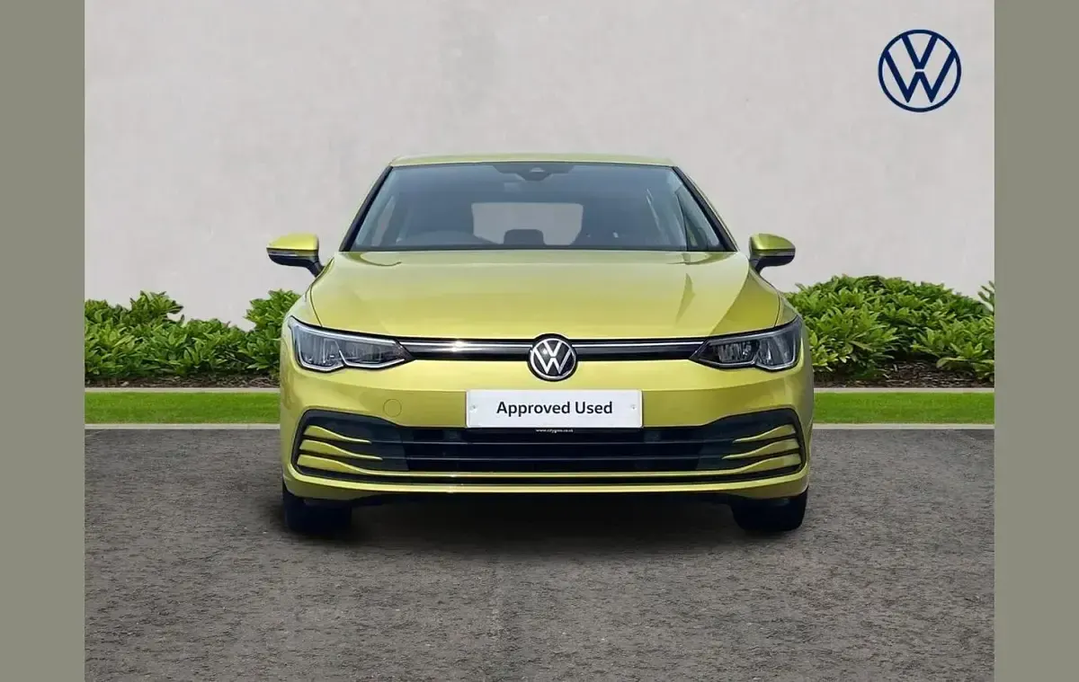 Used VW Golf VIII Life 128 HP (94 kW) 2020 Yellow Hatchback