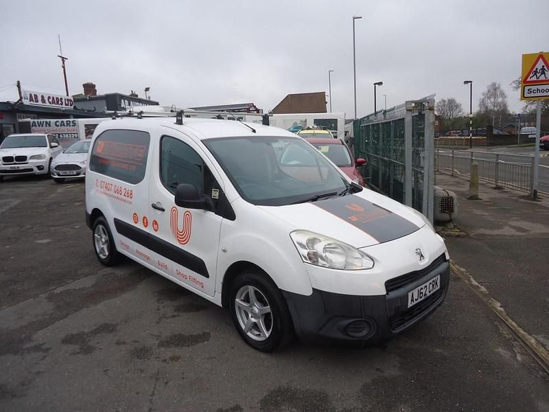 White Used 2013 Peugeot Partner S MPV | £2,795 (Good price) - Image 1/4