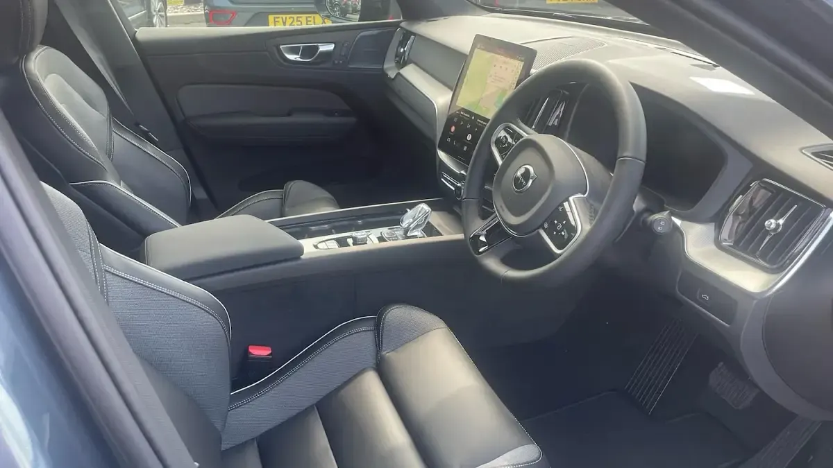 New Volvo XC60 Plus 250 HP (183 kW) 2026 Blue SUV