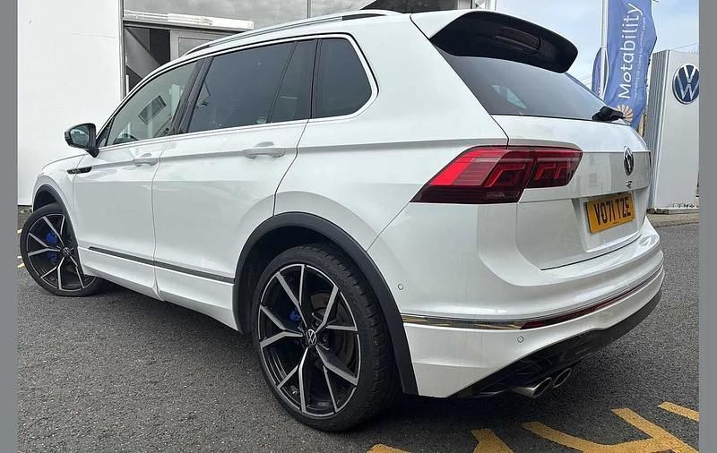 Używany VW Tiguan R 320 KM (235 kW) 2021 Biały SUV
