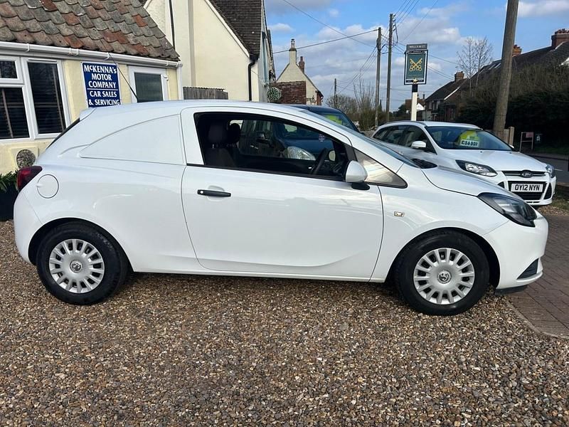 Used Vauxhall Corsa 2018 White Hatchback