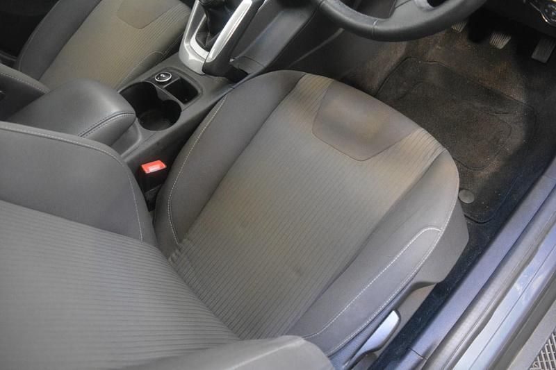 Used Ford Focus Titanium 125 HP (91 kW) 2011 Grey Hatchback