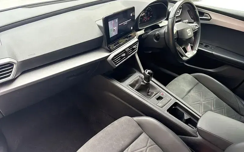 Used Seat Leon FR Sport 131 HP (96 kW) 2022 White Hatchback