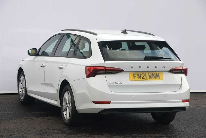 Used Skoda Octavia SE 150 HP (110 kW) 2021 White Estate