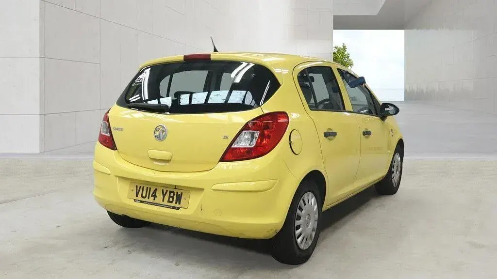Used Vauxhall Corsa S 80 HP (58 kW) 2014 Yellow Hatchback