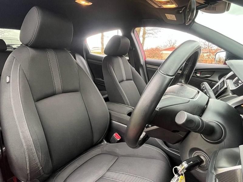 Used Honda Civic SR 126 HP (92 kW) 2019 Red Hatchback