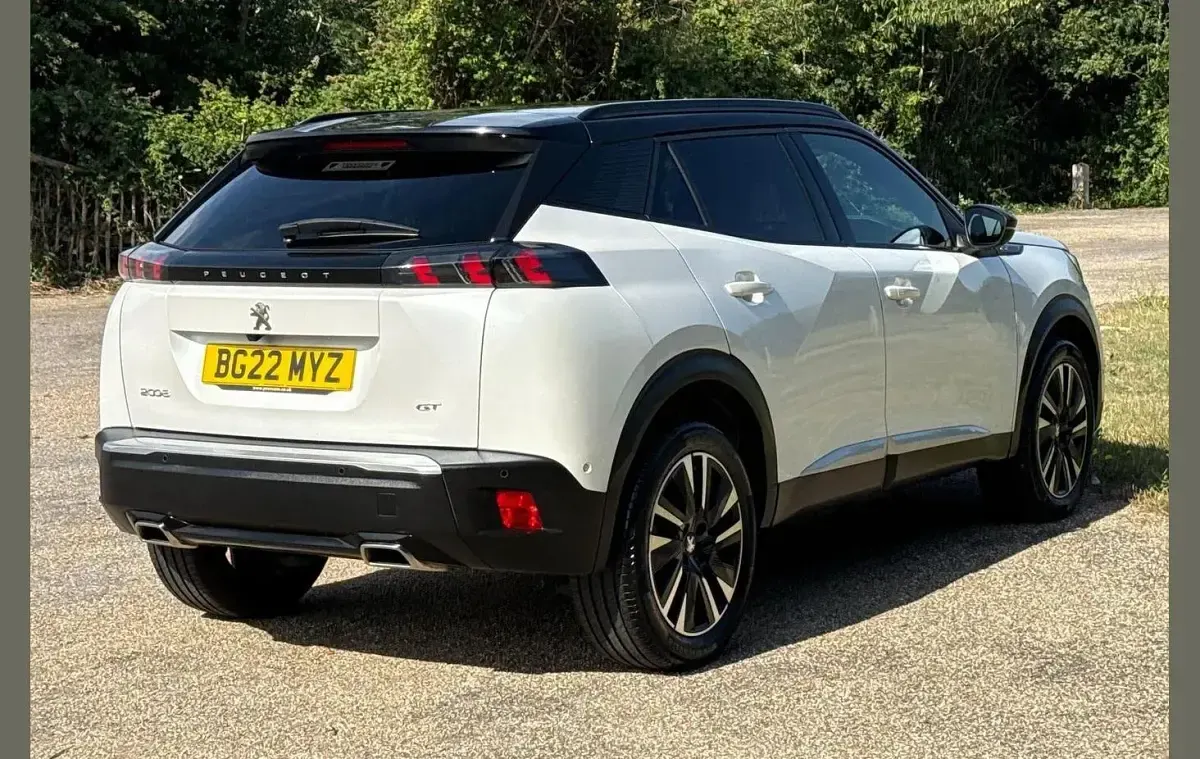 Used Peugeot 2008 Premium 129 HP (94 kW) 2022 White SUV
