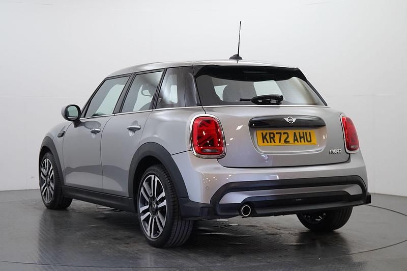 Usado Mini Cooper Exclusive 134 CV (98 kW) 2022 Plateado Utilitario