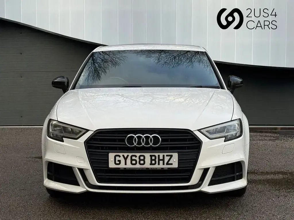 Usado Audi A3 Sportback Black Edition 116 HP (85 kW) 2018 Branco Citadino