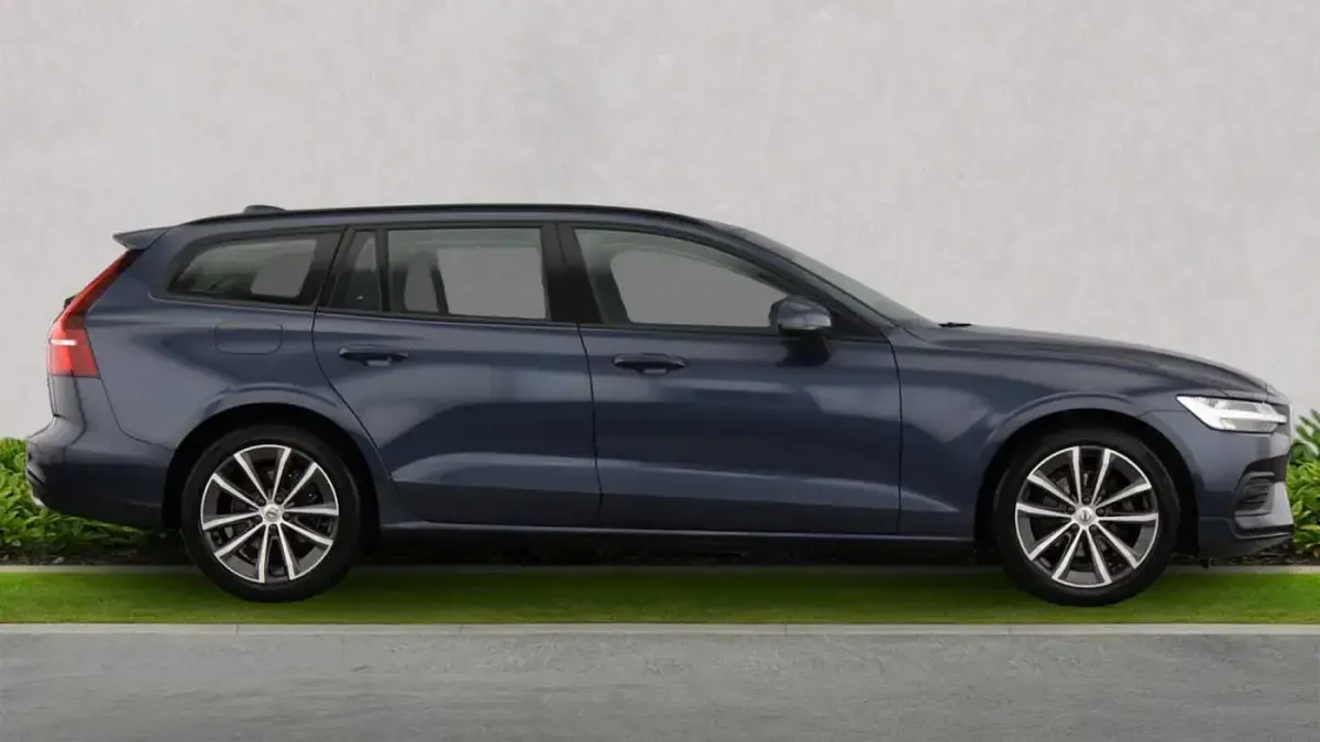 Used Volvo V60 Momentum 163 HP (119 kW) 2021 Blue Estate