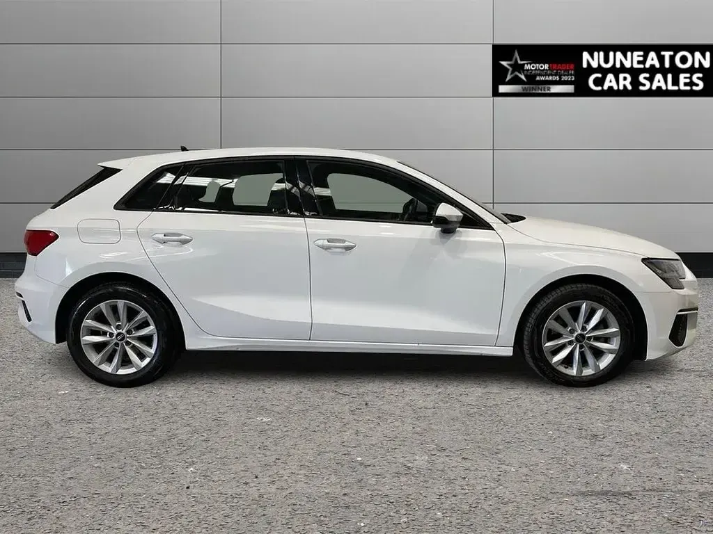 Used Audi A3 Sportback Advanced 110 HP (80 kW) 2022 White Hatchback