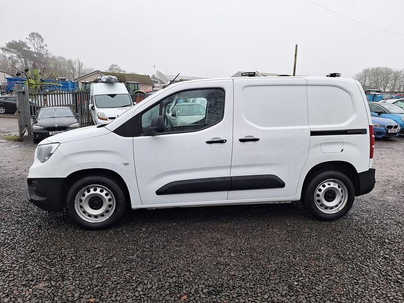 Used Vauxhall Combo Edition 2019 White Sedan